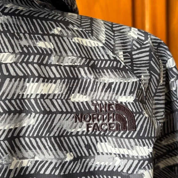 Ladies The North Face Rain Jacket - Picture 8 of 12